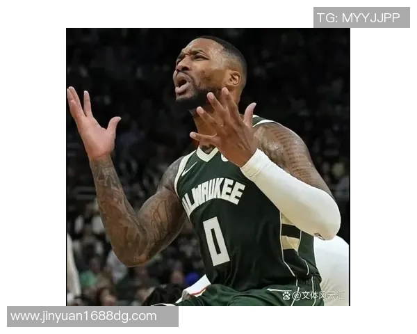 利拉德赛场突发小插曲裁判及时介入妥善处理引发球迷广泛热议 利拉德赛场突发小插曲裁判及时介入妥善处理引发球迷广泛热议